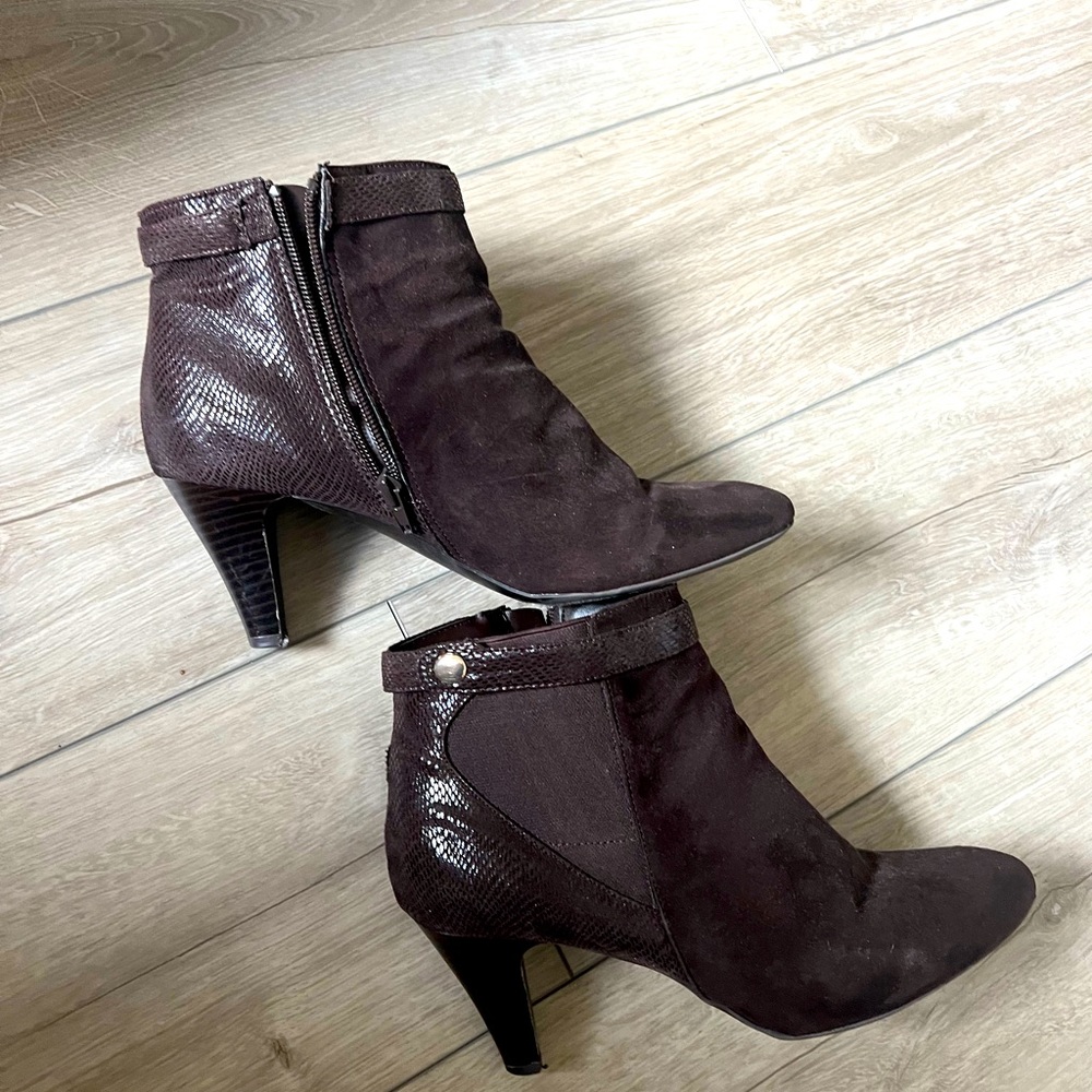 🤎Suede Ankle Bootie - Karen Scott Marra. Size 10M
